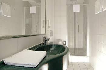 אלוואנגן Hotel Koenigin Olga מראה חיצוני תמונה