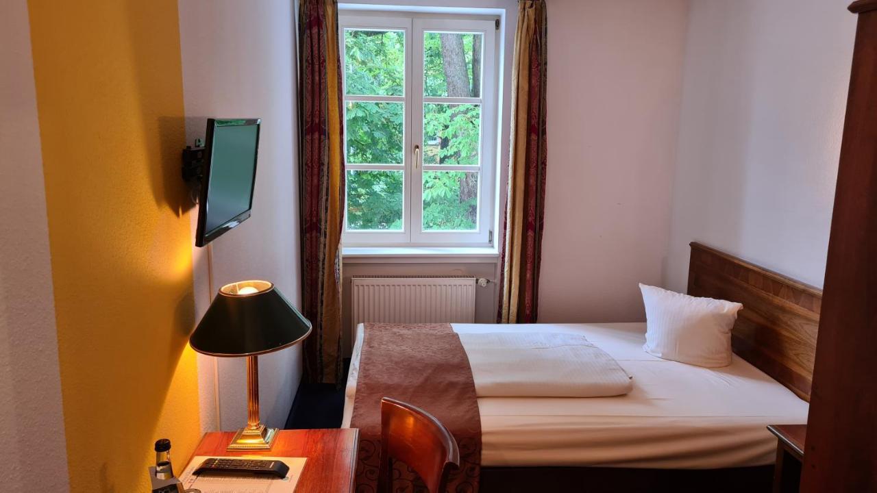 אלוואנגן Hotel Koenigin Olga מראה חיצוני תמונה