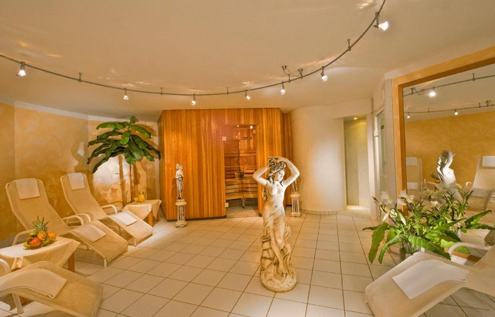 אלוואנגן Hotel Koenigin Olga מראה חיצוני תמונה